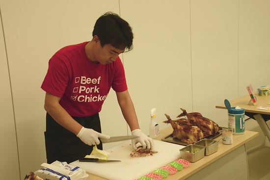 0327セミナー用写真鶏肉試食
