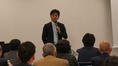 東川氏