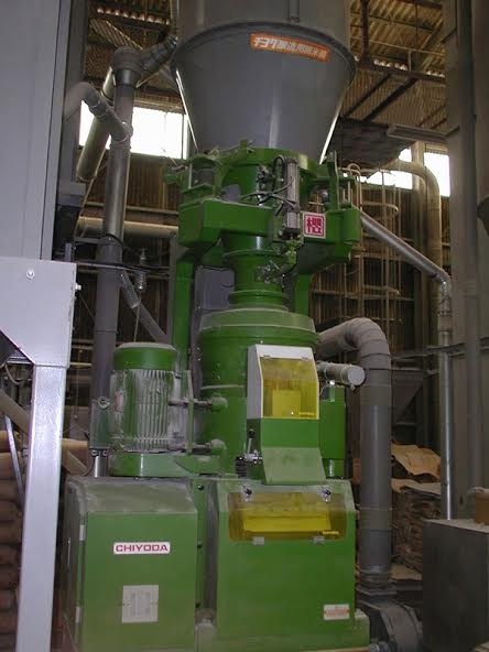 室町酒蔵のコンピュータ制御精米機（櫻号）