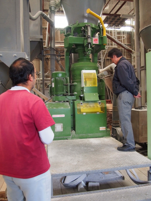 社長（写真右）と精米士の藤田さん